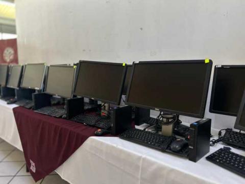 Greenbrier Tlaxcala dona 18 computadoras al DIF Tetla de la Solidaridad imagen 1