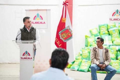 Alcalde entrega 50 toneladas de mezcla asfáltica para reforzar bacheo en la capital imagen 3