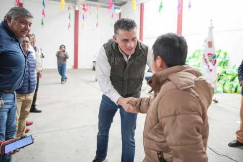 Alcalde entrega 50 toneladas de mezcla asfáltica para reforzar bacheo en la capital imagen 4