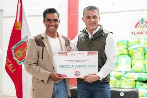 Alcalde entrega 50 toneladas de mezcla asfáltica para reforzar bacheo en la capital imagen 5