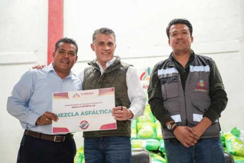 Alcalde entrega 50 toneladas de mezcla asfáltica para reforzar bacheo en la capital imagen 2