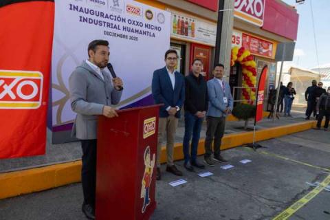 Salvador Santos inaugura tienda OXXO en Ciudad Industrial Xicohténcatl II imagen 5