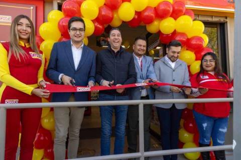 Salvador Santos inaugura tienda OXXO en Ciudad Industrial Xicohténcatl II imagen 9
