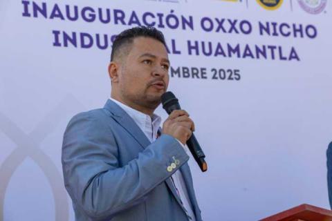 Salvador Santos inaugura tienda OXXO en Ciudad Industrial Xicohténcatl II imagen 2