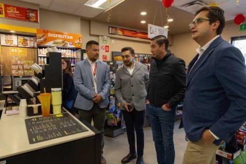 Salvador Santos inaugura tienda OXXO en Ciudad Industrial Xicohténcatl II imagen 8