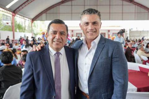 Alfonso Sánchez García, asistió al Primer Informe de Gobierno de Idelfonso Carro imagen 3