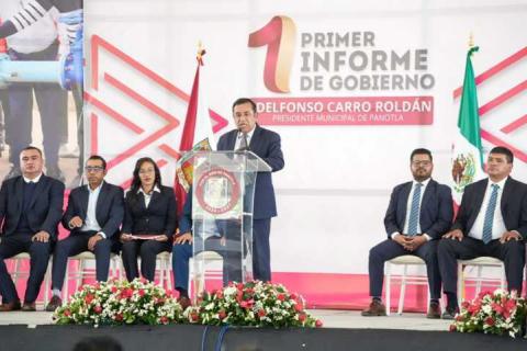 Alfonso Sánchez García, asistió al Primer Informe de Gobierno de Idelfonso Carro imagen 1