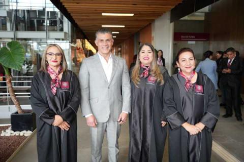 Alfonso Sánchez García, felicitó a Fanny Margarita Amador a su primer informe de labores imagen 5