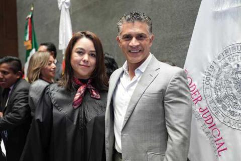 Alfonso Sánchez García, felicitó a Fanny Margarita Amador a su primer informe de labores imagen 3