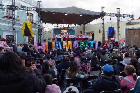 Niñas y niños llenan de alegría y música la Aldea Mágica con cantos y villancicos navideños imagen 7