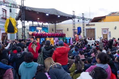 Niñas y niños llenan de alegría y música la Aldea Mágica con cantos y villancicos navideños imagen 6