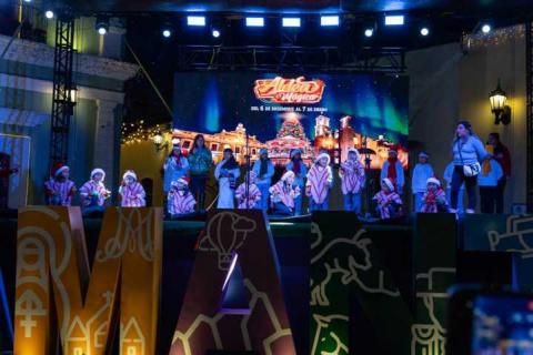 Niñas y niños llenan de alegría y música la Aldea Mágica con cantos y villancicos navideños imagen 5