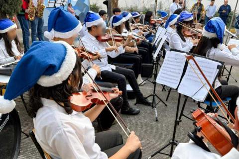 Ayuntamiento de Tlaxcala llena de magia navideña la casa de la cultura con Festival “Peces En El Río” imagen 4