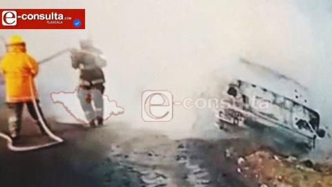 Localizan cuerpo de tlaxcalteca calcinado dentro de un automóvil en Calpan, Puebla