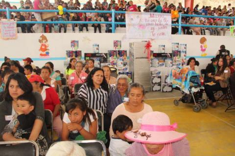 Ayuntamiento de Nativitas festeja a las Madres en su día imagen 3
