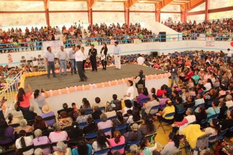 Ayuntamiento de Nativitas festeja a las Madres en su día imagen 2