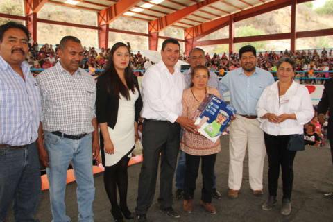 Ayuntamiento de Nativitas festeja a las Madres en su día imagen 1