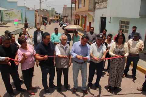 Alcalde entrega obra infraestructura educativa y de mejoramiento urbano imagen 2