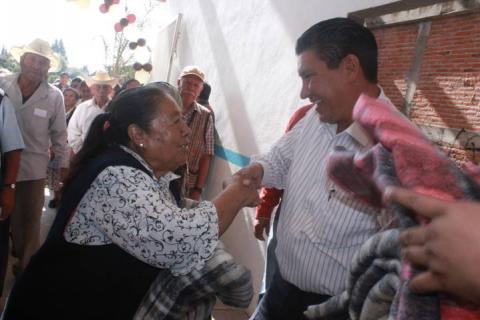 Los abuelitos todavía tienen que dar mucho por Nativitas: alcalde imagen 2