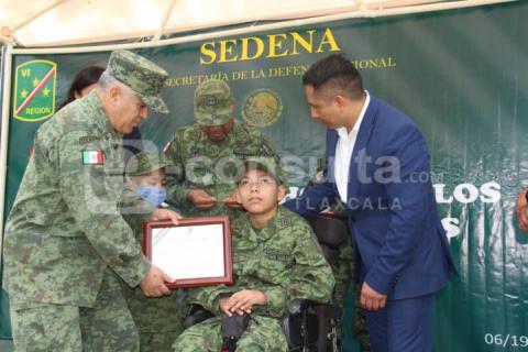 Alcalde atestigua nombramiento de 3 Soldados Honorarios en la 23 zona militar imagen 3