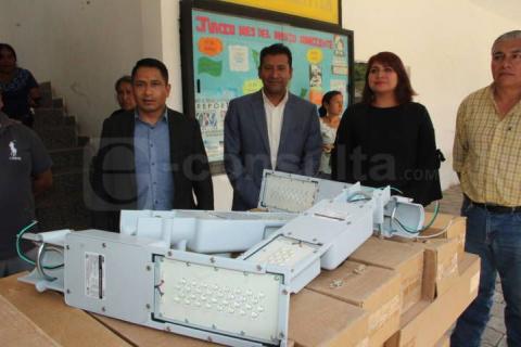 Alcalde continúa modernizando el alumbrado público ahora en Ayometitla imagen 3