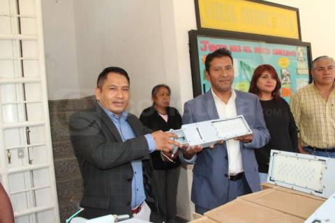 Alcalde continúa modernizando el alumbrado público ahora en Ayometitla imagen 2