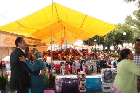 El festejar a las mamás es un reconocimiento por su labor diaria: alcalde imagen 3