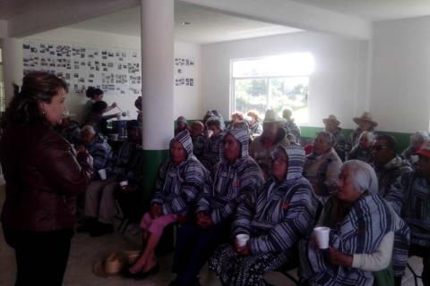 Fascinante encuentro entre DIF de Tzompantepec y abuelitos imagen 6