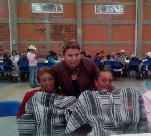 Fascinante encuentro entre DIF de Tzompantepec y abuelitos imagen 4