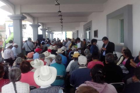 Fascinante encuentro entre DIF de Tzompantepec y abuelitos imagen 2