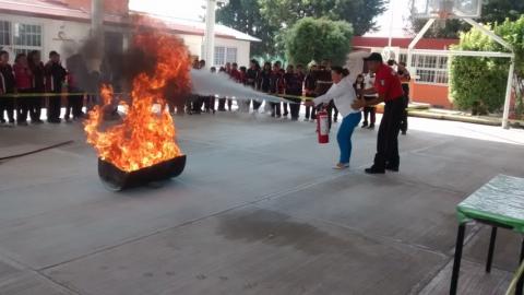 Estudiantes de Apetatitlán reciben capacitación en materia de protección civil imagen 3