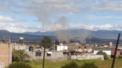 Eyección de humo tóxico amenaza salud de pobladores imagen 1