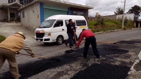Aplican programa integral de bacheo en Tzompantepec imagen 1