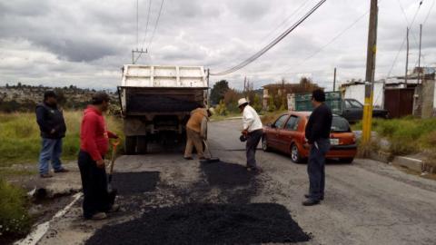 Aplican programa integral de bacheo en Tzompantepec imagen 2