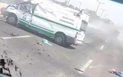 Brutal choque entre tráiler y ambulancia deja dos heridos en la Apizaco–Tlaxcala