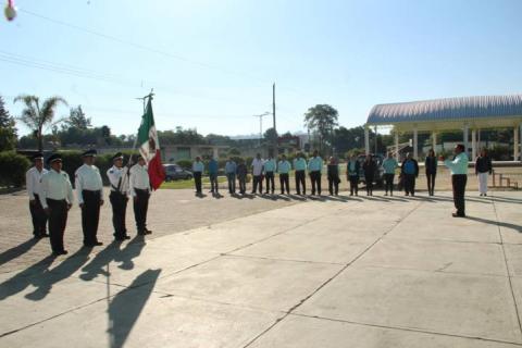Ayuntamiento fomenta valores cívicos y éticos en los homenajes de cada lunes imagen 2