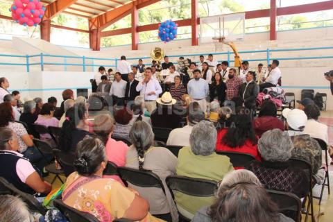 Ayuntamiento de Nativitas festejo a los abuelitos en su día imagen 1