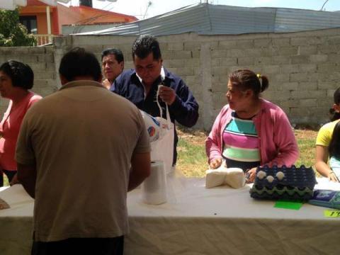 Lleva CCCD productos de la canasta básica a Xalcaltzinco imagen 1