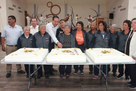 Ayuntamiento y SMDIF festejan a los abuelitos en su día imagen 3