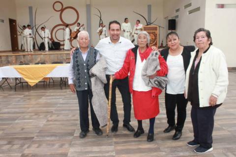 Ayuntamiento y SMDIF festejan a los abuelitos en su día imagen 1