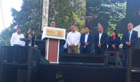 Heriberto Gómez llama a dignificar la labor docente durante celebración del Día del Maestro