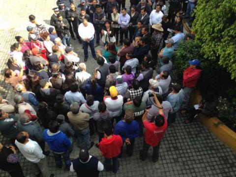Amenazan con tomar la presidencia si alcalde no reduce su sueldo imagen 2