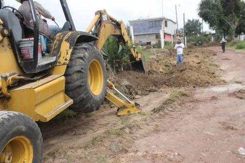 Villarreal Chairez mejora la vialidad de la calle Madero de Tlacuilohcan imagen 1