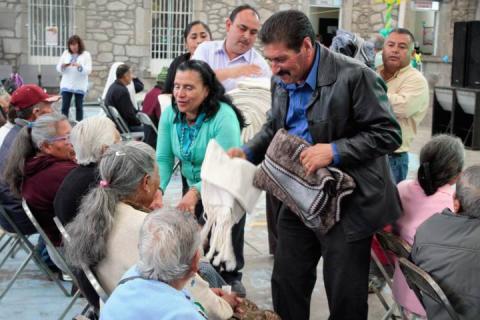 Sánchez Amador les canta las mañanitas a los abuelitos del municipio imagen 3