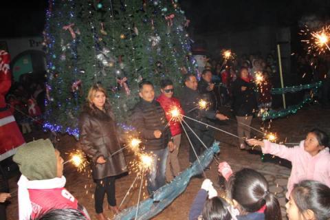 Con el encendido del Árbol de Navidad fomentamos valores y tradiciones: alcalde imagen 3
