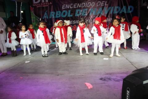 Con el encendido del Árbol de Navidad fomentamos valores y tradiciones: alcalde imagen 1