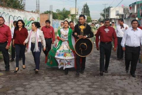 Alcaldesa preside desfile conmemorativo al dia 16 de Septiembre imagen 1