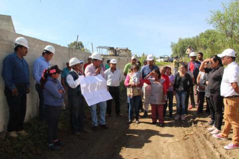 Alcalde acerca los servicios básicos a 2 calles de San Vicente Xiloxochitla imagen 4