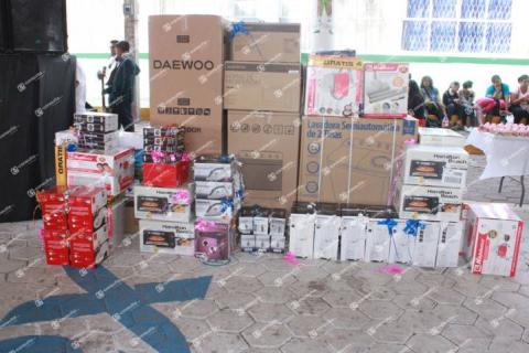 Villarreal Chairez festejo en grande a las mamás y a los niños del municipio imagen 2