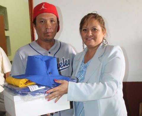 Alcalde mejora la imagen a Servicios Municipales con uniformes imagen 2